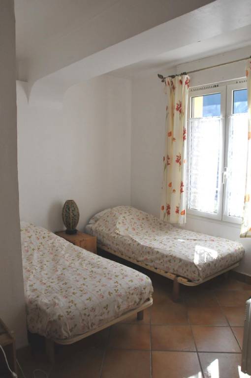 b7i_DSC_0500-1 Small bedroom new.jpg